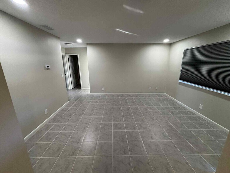 Building Photo - 3815 NW Huntsboro St