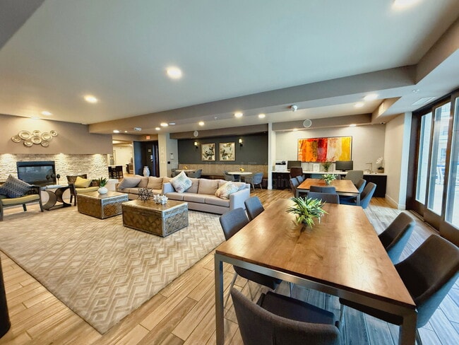 Building Photo - 2511 W Queen Creek Rd