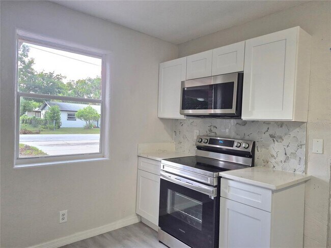 Building Photo - 618 Aurora St