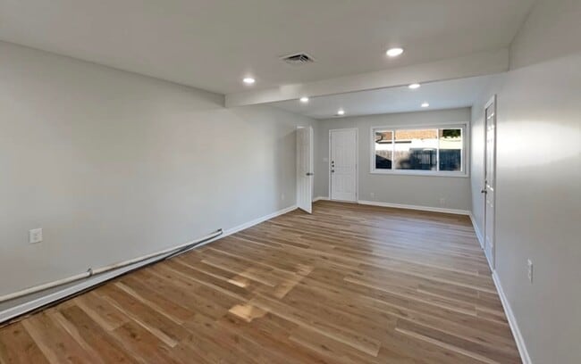 Building Photo - 17 Crestview Dr