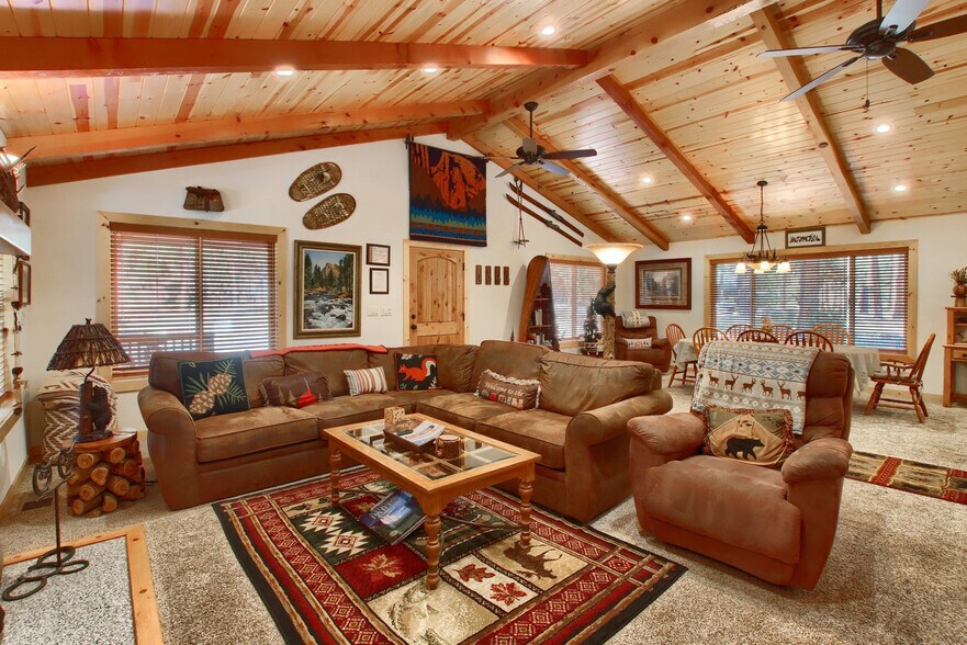 Building Photo - 8026 Larkspur Ln