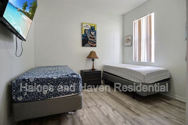 Building Photo - 546 Pineloch Dr