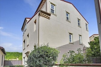 Building Photo - For Rent: Spacious 4BR/3.5BA Newer Home in...