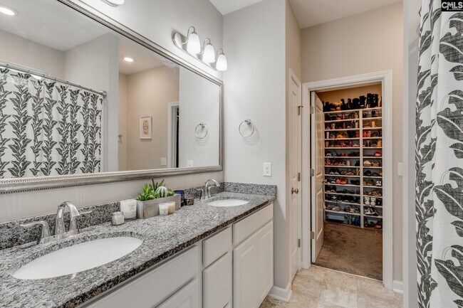 Building Photo - 1453 Ardennes Dr