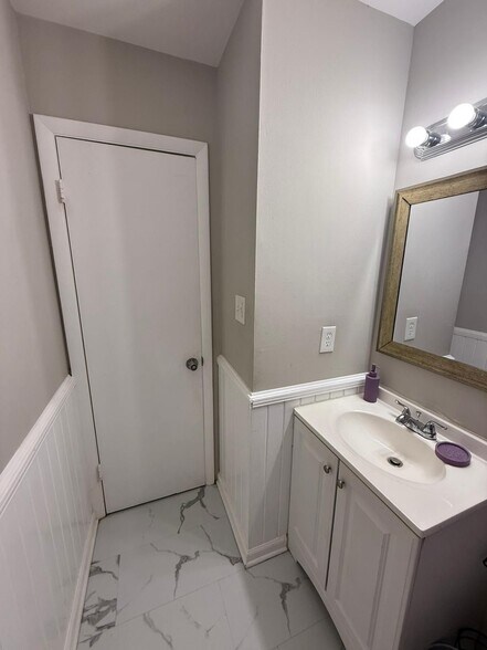 Building Photo - 2823 Chablis Cir