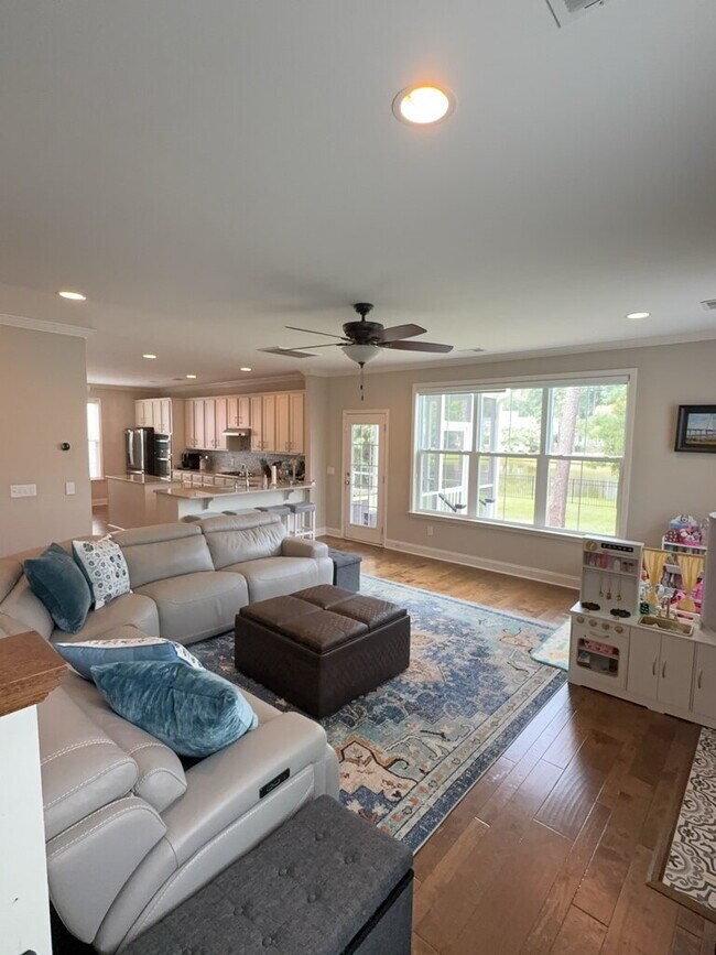 Building Photo - 302 Pond Hill Ct
