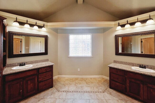 Building Photo - 5518 104th St