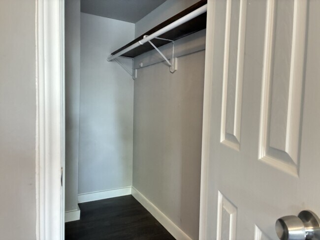 Building Photo - 7510 Shadyvilla Ln
