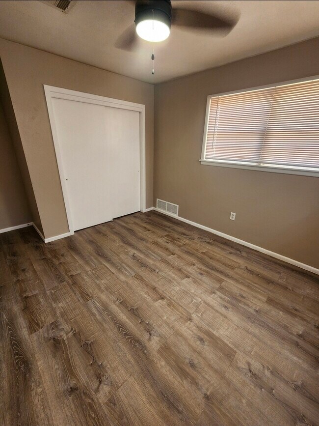 Building Photo - 3 bed 2 bath home with 1 car garage