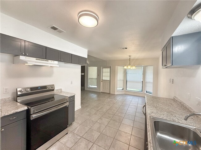 Building Photo - 912 Spring Hill Dr