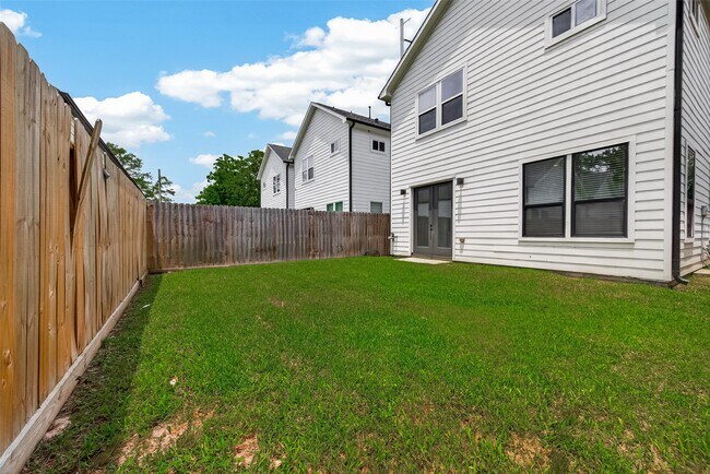 Building Photo - 5206 Firnat St