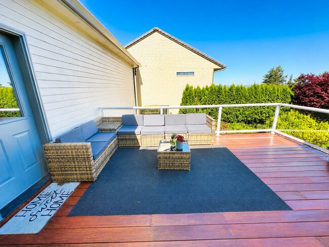 Building Photo - Stunning Custom Camas Home