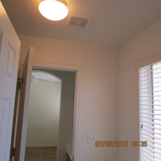 Building Photo - Adorable 2 Story Home!