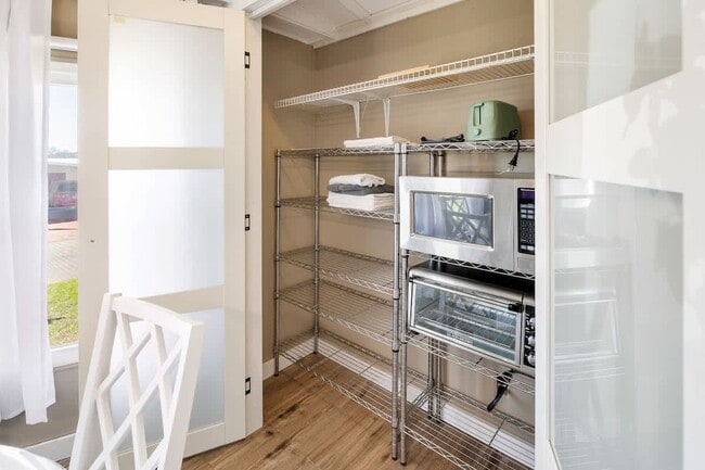 Building Photo - 10034 Hamp Dr