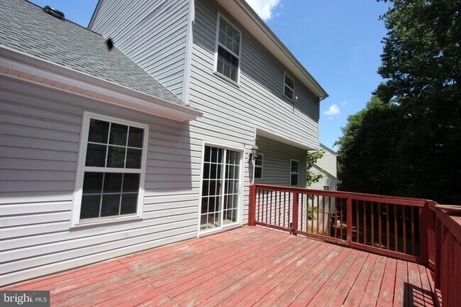 Building Photo - 406 Round Table Dr