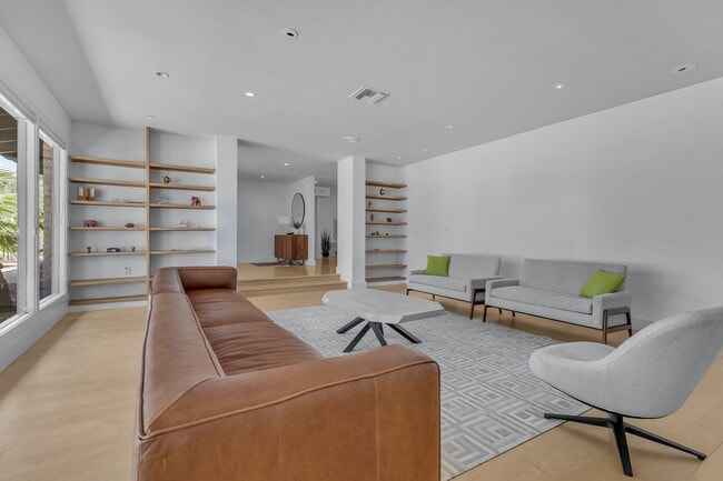 Building Photo - Mid-century modern home in Arcadia with pr...