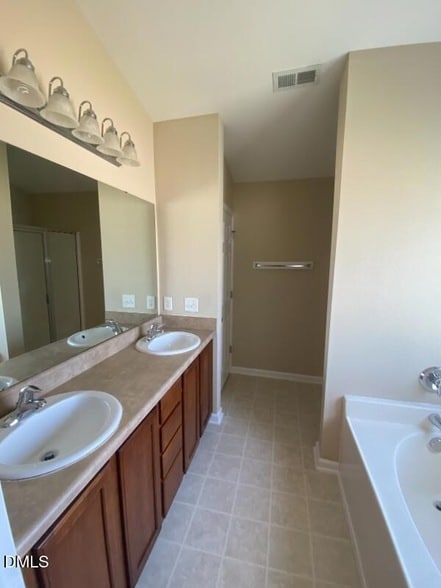 Building Photo - 105 Saltybrook Ln