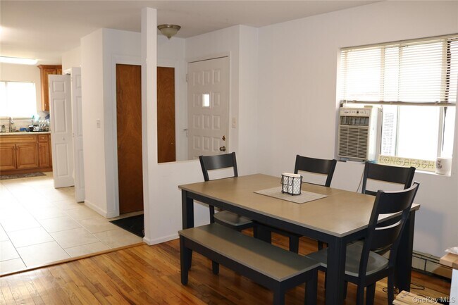 Building Photo - 649 E Beech St