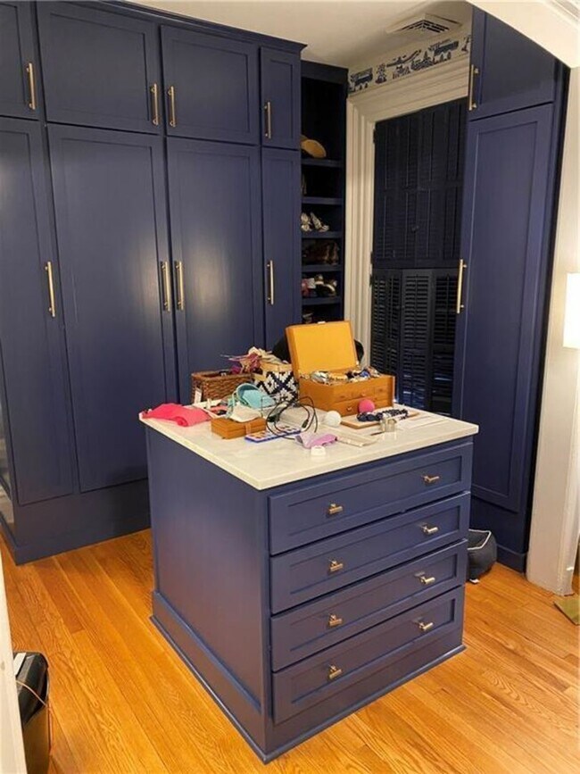 Building Photo - 40 Trumbull St