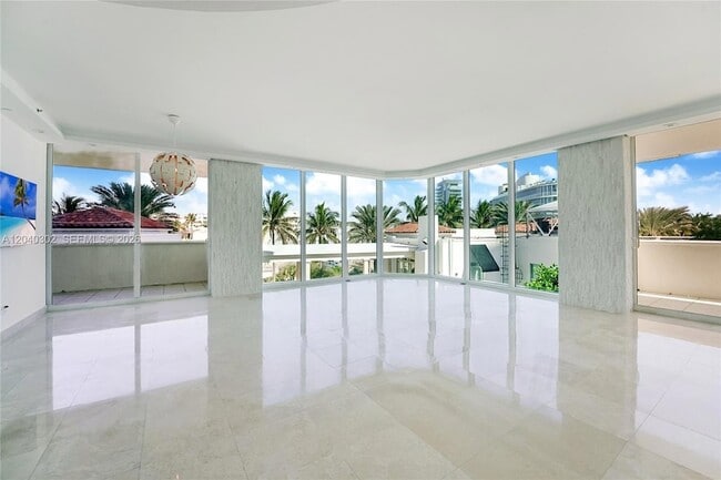 Building Photo - 300 South Pointe Dr