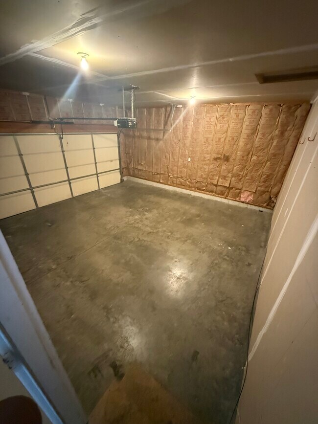 Building Photo - 4637 Twain St