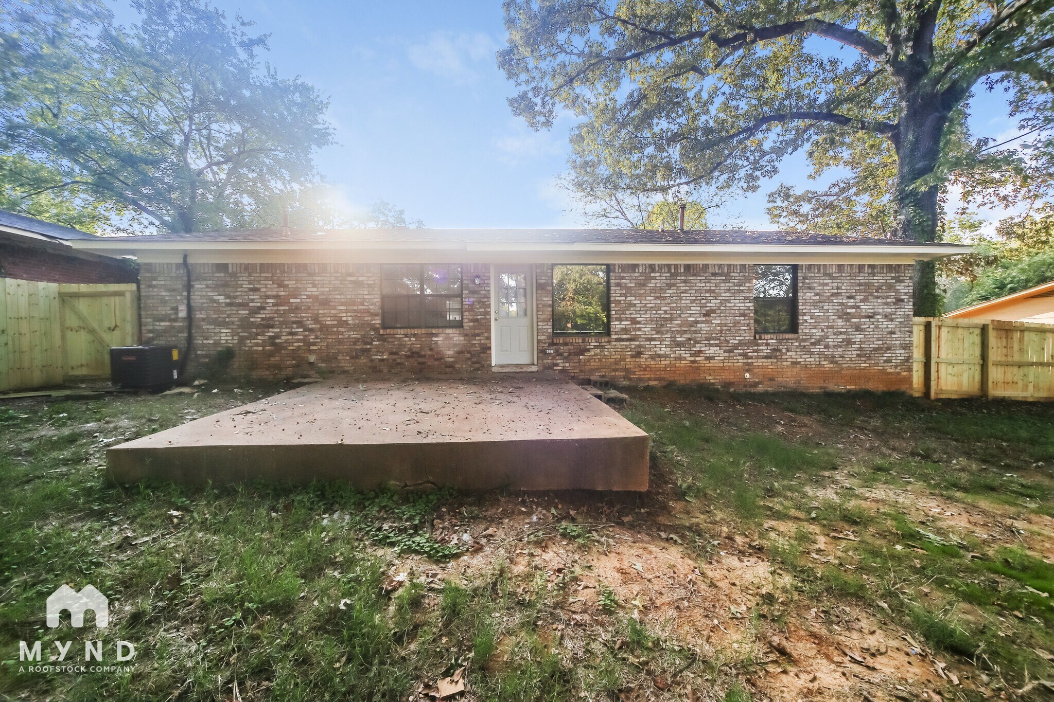 Building Photo - 7260 Northbrook Dr
