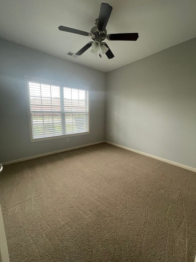 Building Photo - Charming 2 Bed, 2 Bath Home with Garage