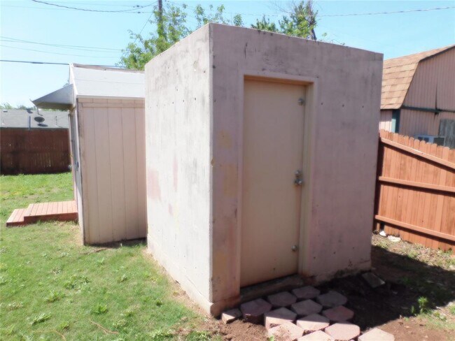 Building Photo - 728 SW 1st St