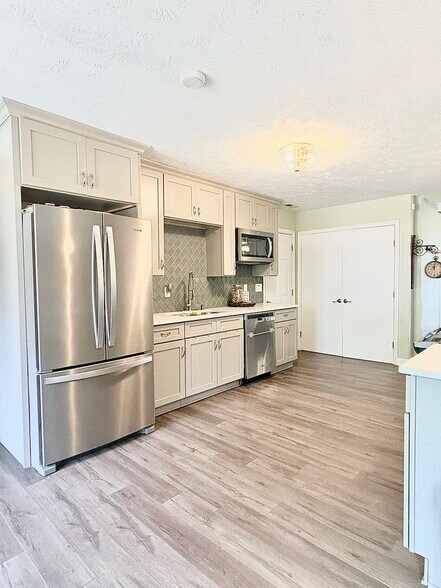 Building Photo - 372 Woodberry Cir