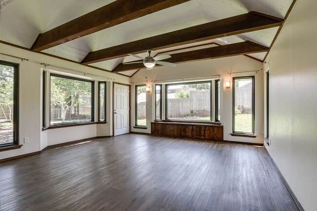 Building Photo - WALK JUST 2 BLOCKS TO EDMOND MEMORIAL – AV...