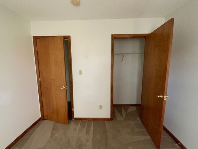 Building Photo - 3 BR 2 BA Southwest