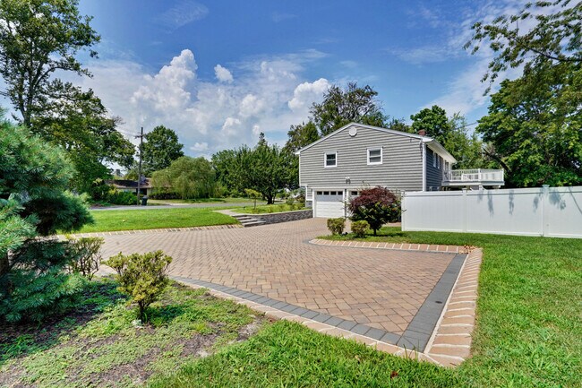 Building Photo - 785 Norwood Ave