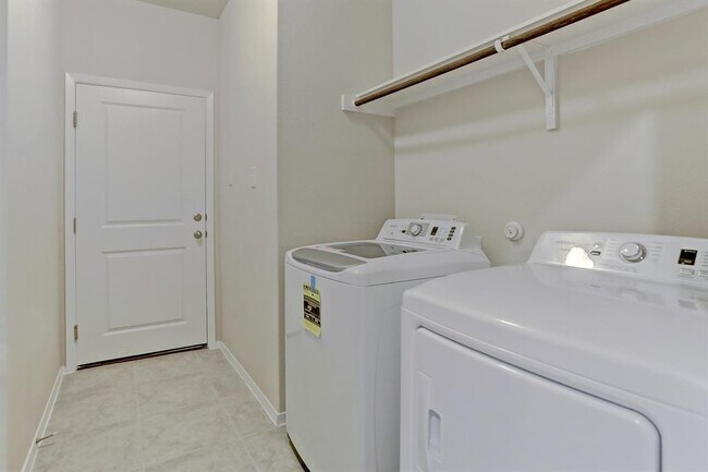 Building Photo - 3902 Crockett Ave