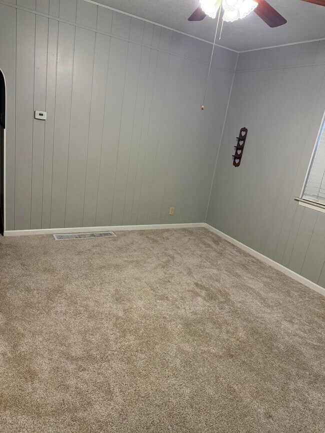 Building Photo - 346 Main St