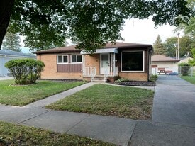 Building Photo - 422 Theodore Dr