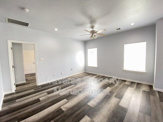 Building Photo - 5509 Wellesley Ave