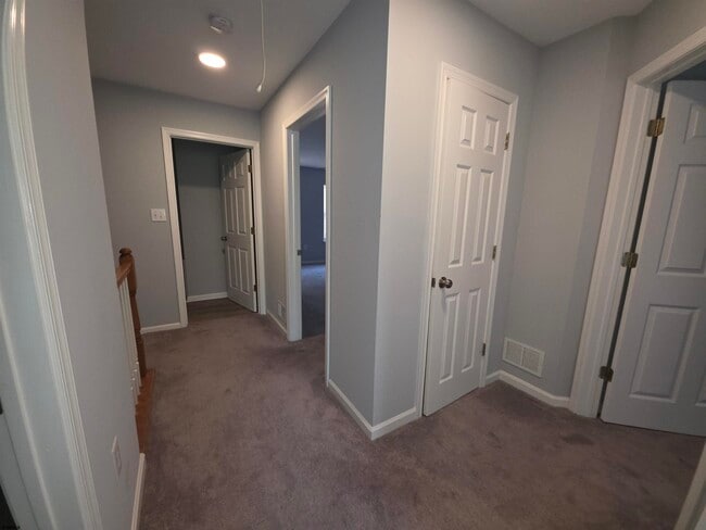 Building Photo - 2 Anchorage Ct