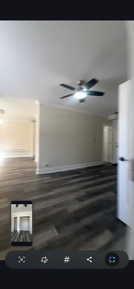 Building Photo - 3824 N Greenview Ave