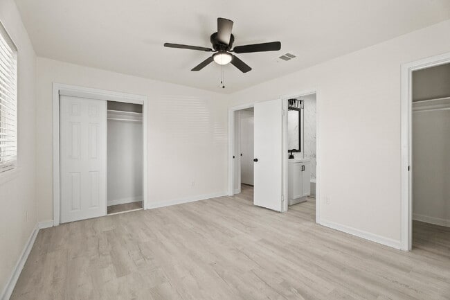 Building Photo - Newly Renovated 4/5 Bed 2 Bath in South Houston!