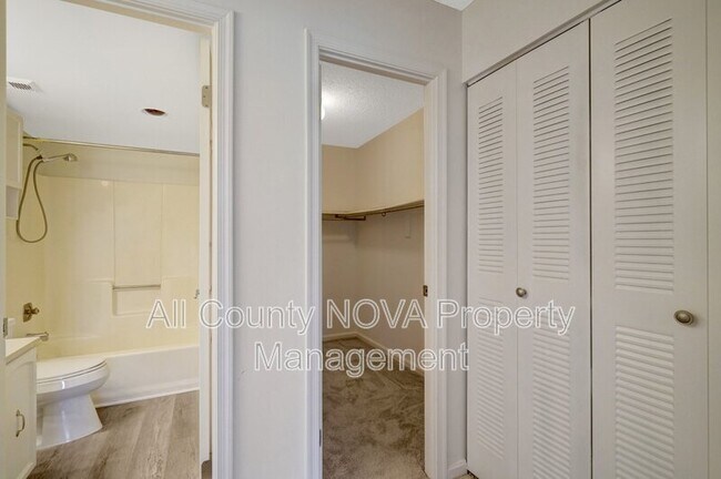 Building Photo - 3800 Powell Ln