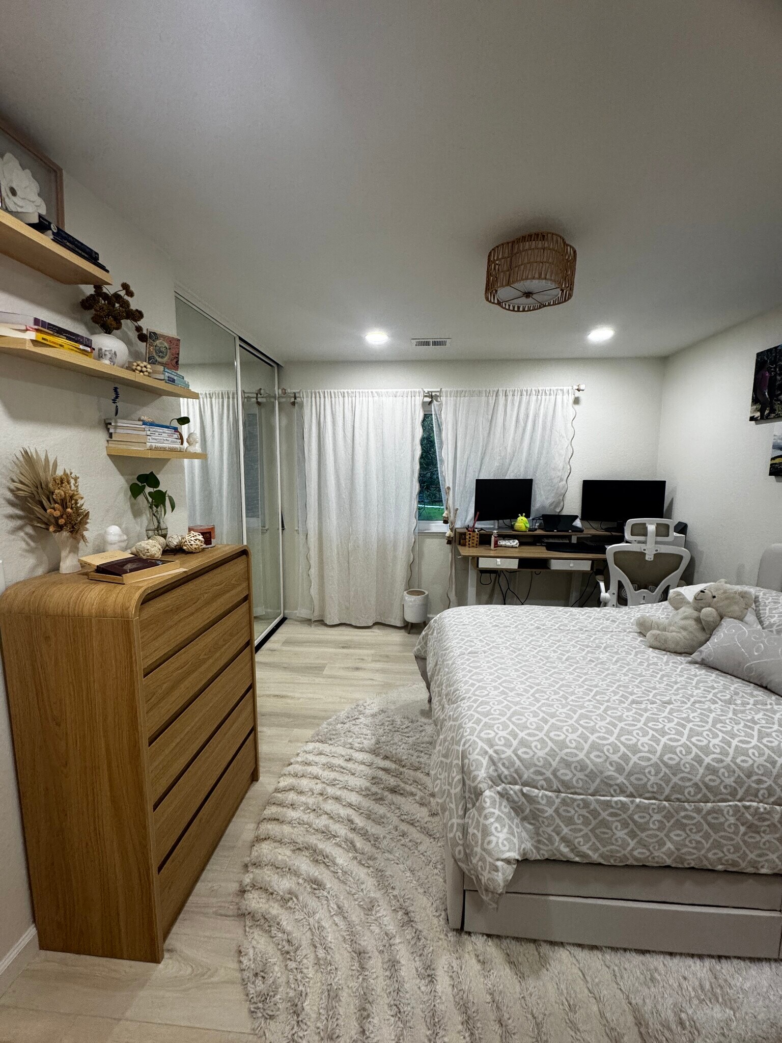 Building Photo - 2911 La Terrace Cir