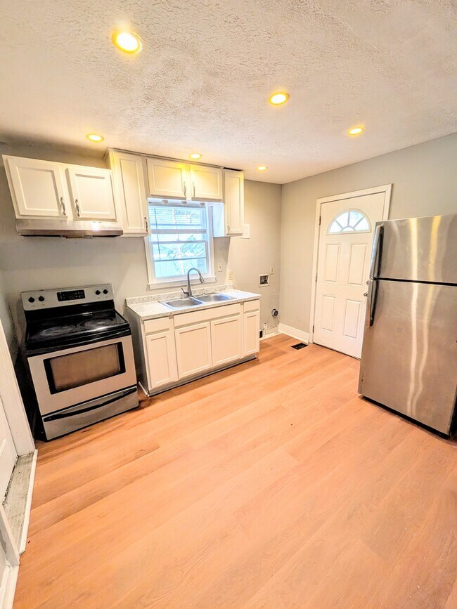 Building Photo - 2955 1st Ave SW