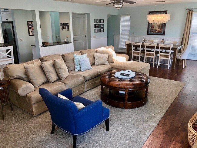 Building Photo - Beautiful Furnished Croatan Beach Home.