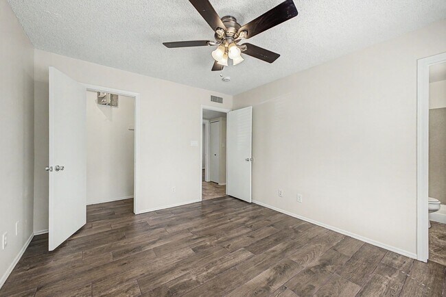 Building Photo - Beautiful 3 Bedroom Home with Large Grass Yard