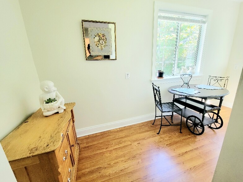 Building Photo - 614 Norwood St