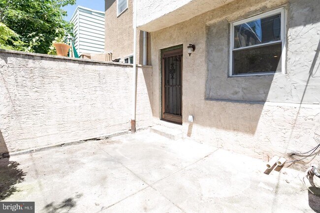 Building Photo - 2222 Earp St