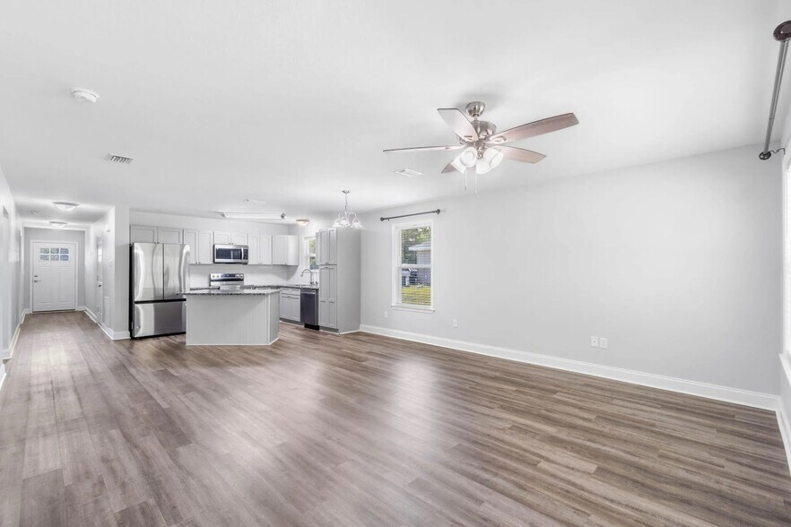 Building Photo - 5290 Kervin Rd