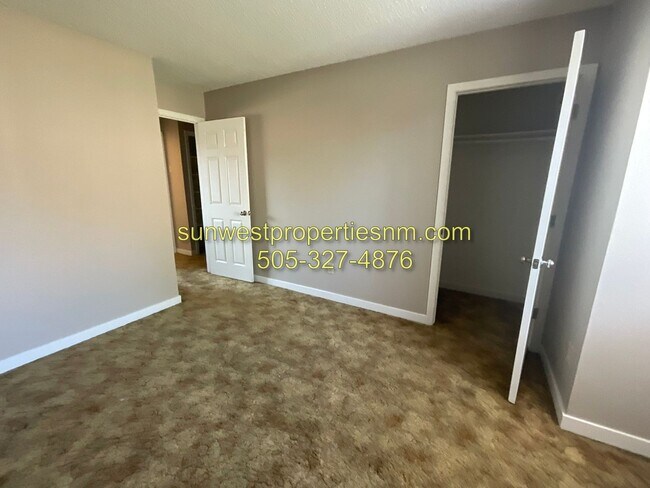 Building Photo - 1601 N Farmington Ave