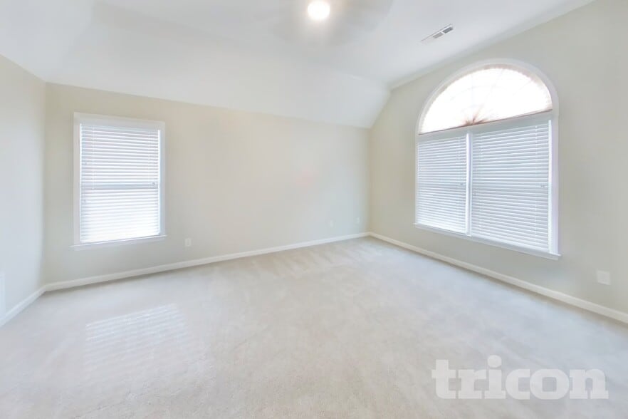 Building Photo - 129 Green Branch Dr