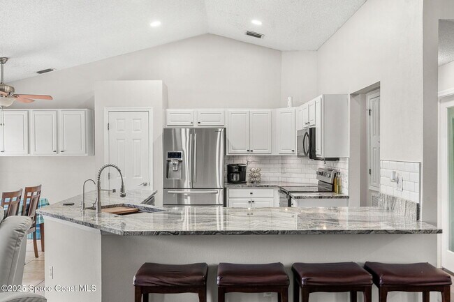 Building Photo - 413 Grenadier Ave NW